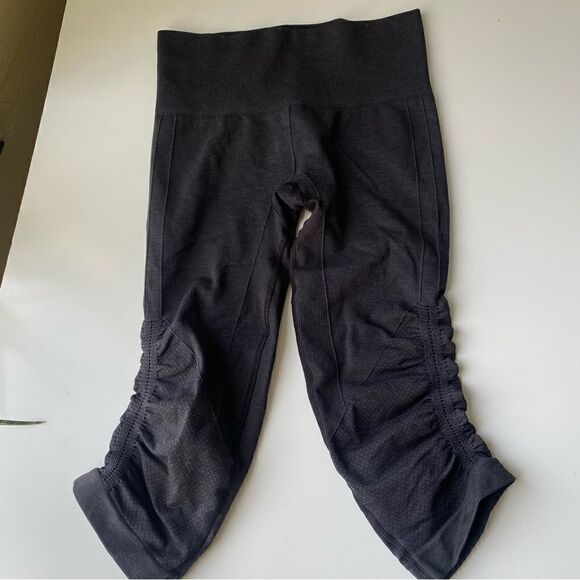 Lululemon In The Flow Crop size 4 gray leggings runch - Picture 6 of 8